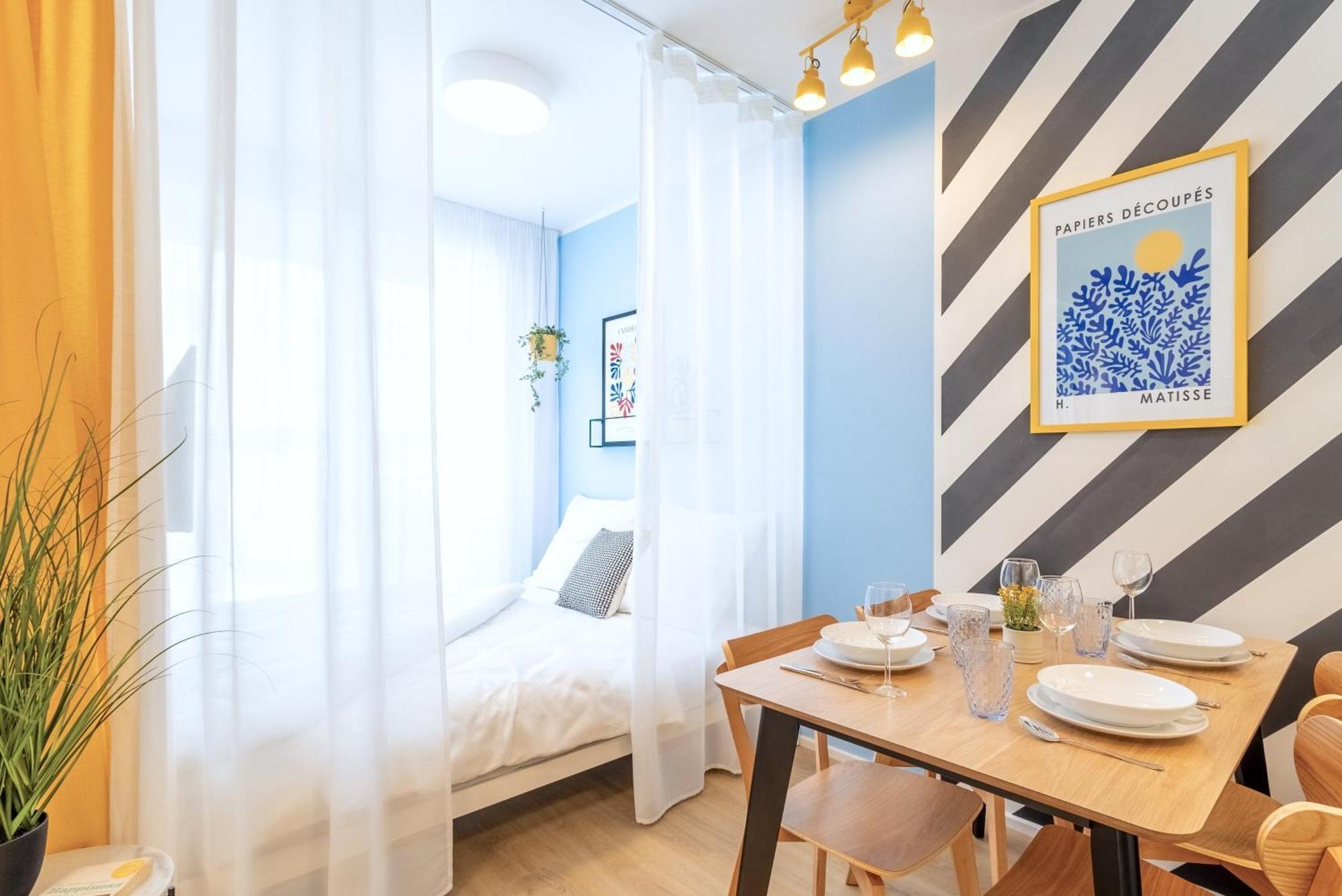 Yellow Apartment - Balcony, Free Parking, By Gravity براغ المظهر الخارجي الصورة