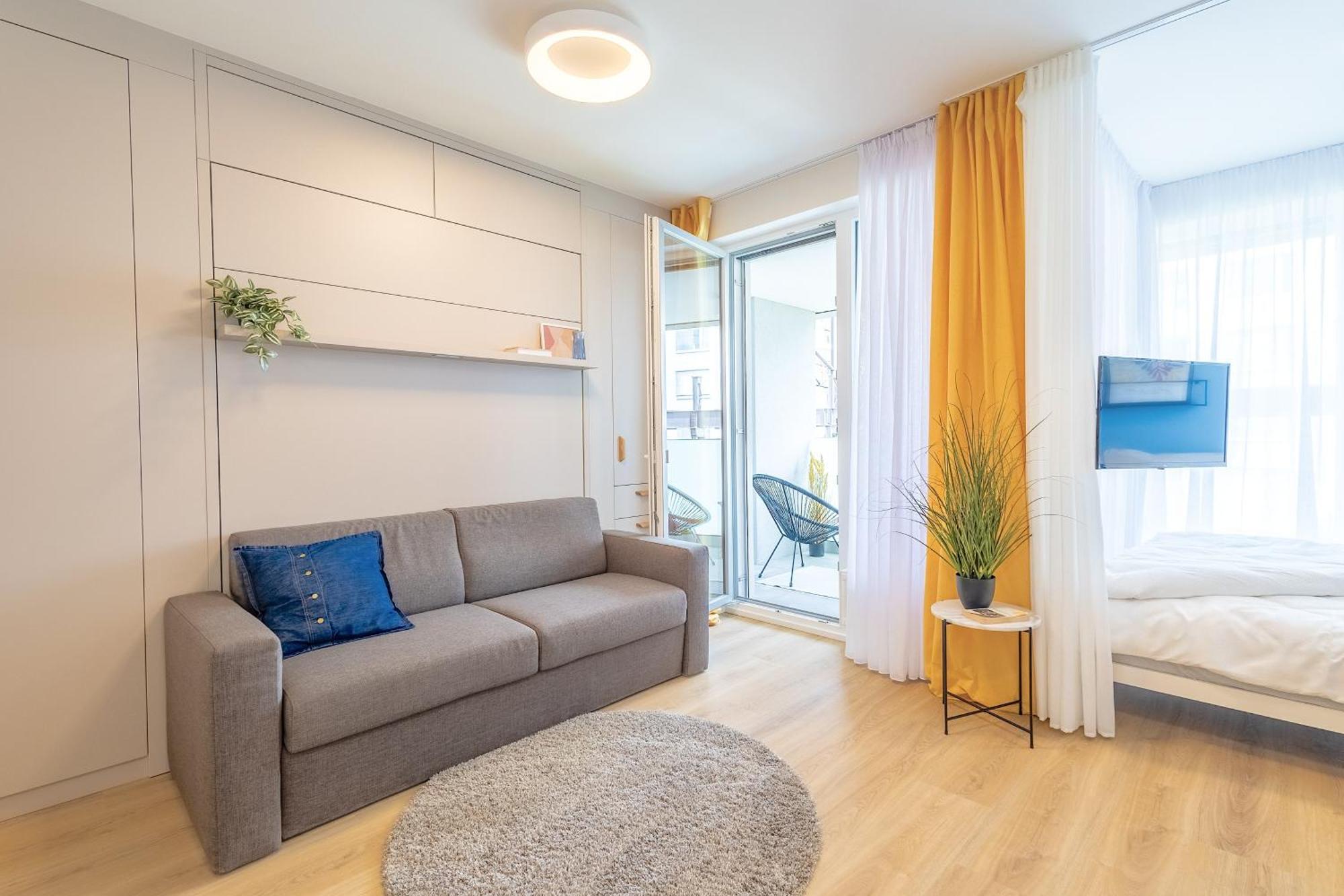 Yellow Apartment - Balcony, Free Parking, By Gravity براغ المظهر الخارجي الصورة