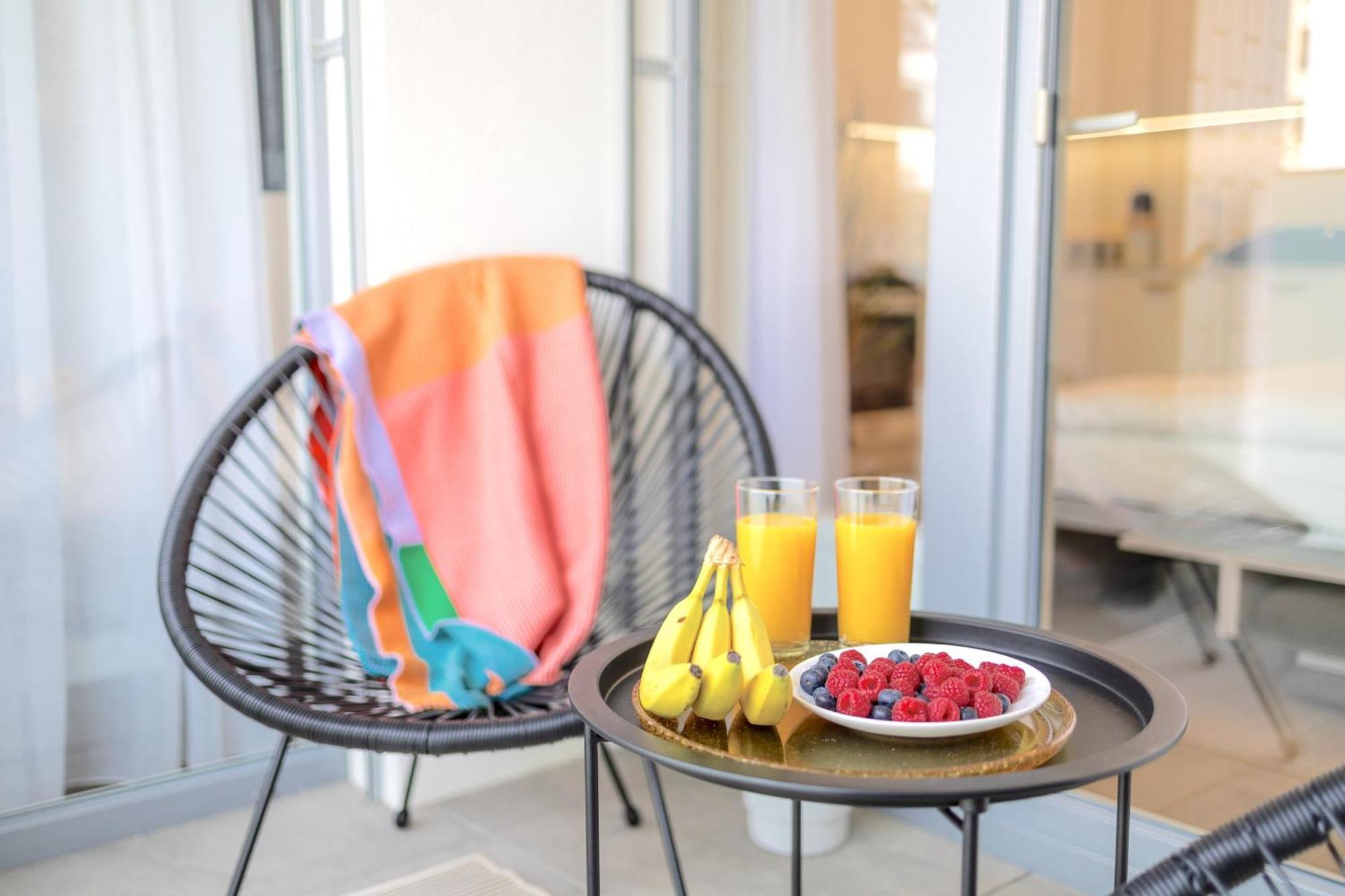 Yellow Apartment - Balcony, Free Parking, By Gravity براغ المظهر الخارجي الصورة