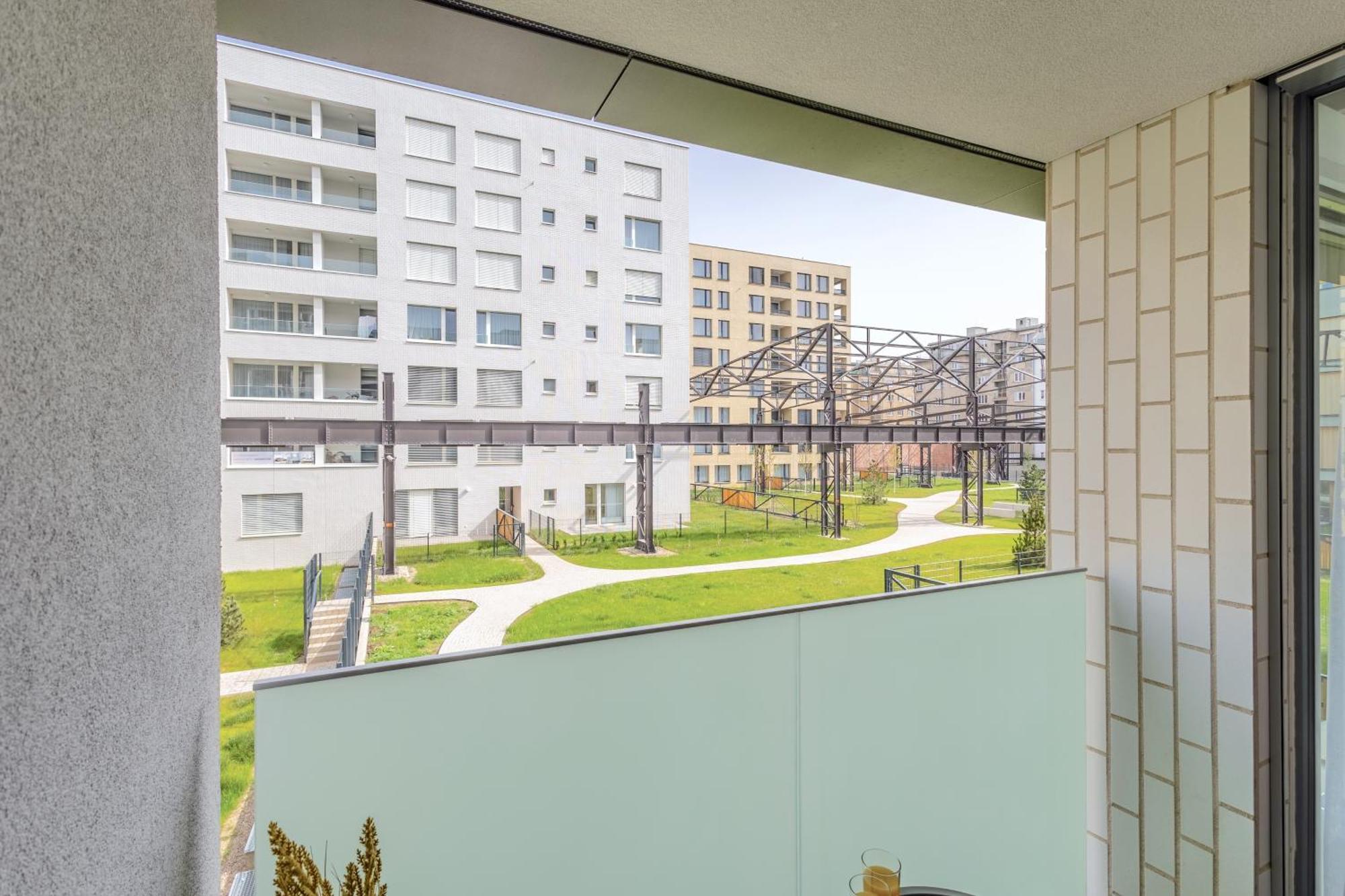 Yellow Apartment - Balcony, Free Parking, By Gravity براغ المظهر الخارجي الصورة