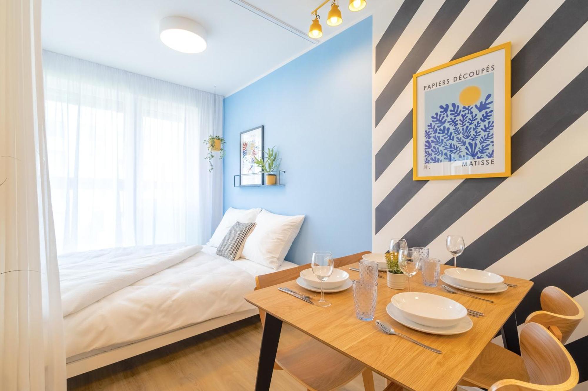 Yellow Apartment - Balcony, Free Parking, By Gravity براغ المظهر الخارجي الصورة
